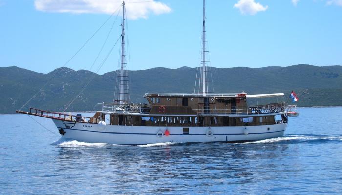 Традиционное круизное судно Тома