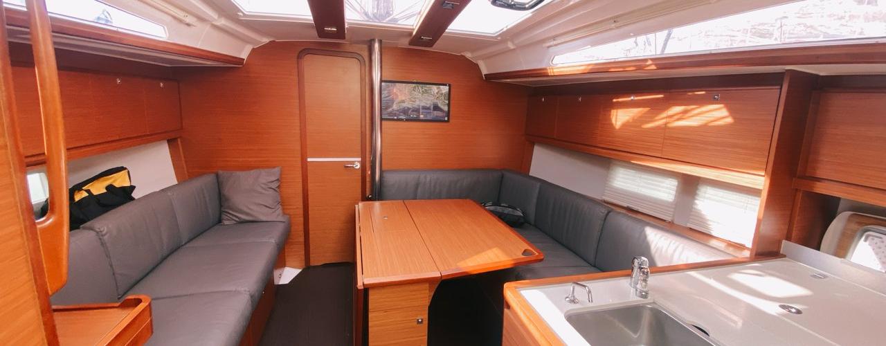 2020. Dufour 390 GL