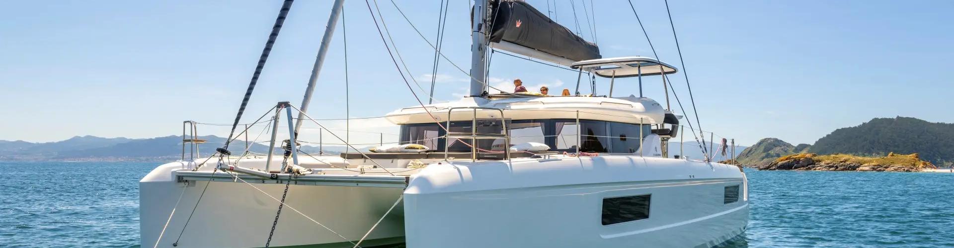 катамаран Lagoon 43